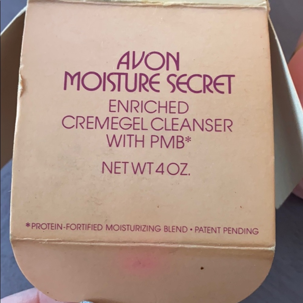 Avon Moisture Secret Enriched Cremegel Cleanser - Picture 2 of 10